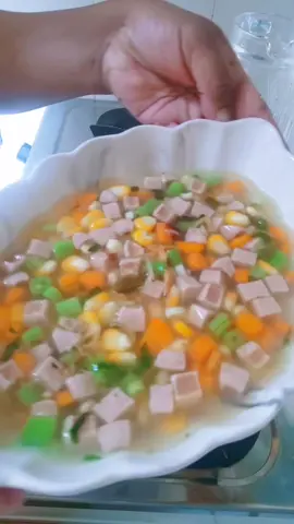 sop pelangi bisa jadi inspirasi masakan untuk anak2.....  #sop #soppelangi #sopsayur #menumasakanuntukanak #menuanak #menusimple #resepsop #resepsoppelangi #ummakitchen #ummariana #ummakitchenbyriana #sopsopan #wortel #jagung #buncis #sosis #idemenuanak 