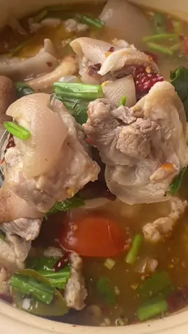 “ต้มยำขาหมู” เป็นเมนูที่ทำนานมากแต่อร่อยมากเหมือนกันอยู่หอก็ทำได้แค่มีหม้อ กระทะไฟฟ้า #ต้มยํา #ขาหมู #ต้มยําขาหมูคากิ #เข้าครัวtiktok #เมนูง่ายๆ #สูตรอาหาร #food 