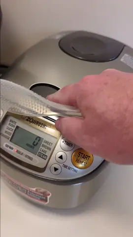This is the best way to cook rice! #zojirushi #rice #ricecooker #food #review #gotechgeek