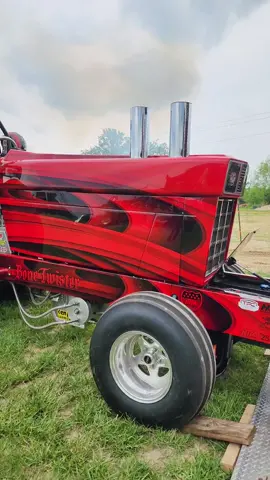 warming up the NTPA Grand National Super Stock Diesel Champ at The Pullers Championship 2023 #superstockdiesel #diesel #IH #farmall #sledpull #tractor #tractorpull #traktor 