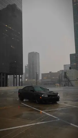 🌧️rainy #دوج #تشارجر #هلكات #dog #dodge #charger #امريكي🇱🇷 #fypシ #fyp 