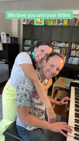 Love singing with my hubby #msrachel #toddlermom #toddlers #husbandwife 