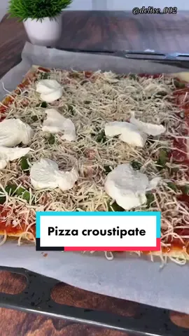 Ideal lorsque on a la flemme de faire une pâte ☺️ @Croustipate_France #ideerecette #recettefacile #recetterapide #recipeideas #recettemaison #pizza #pizzalover #foryou #foryoupage #fyp #viral #explore #food #recipeforyou #اكسبلور #اكسبلورexplore 