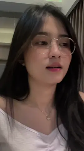versi kacamata miring