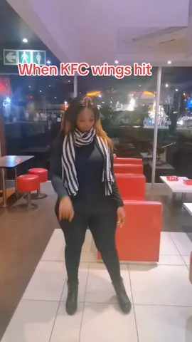 I could resist the sound plus THE @KFC wings good vibes.🍗🍗🍗🍗🍗😋😋😋  #lwazzythevocalist #qondomaks #fyp #SAMA28 #southafrica #fypシ #africa #africatiktok #amapianovibes #man #women #trending #goodvibes #work #thursdayvibes #goodpeople #trendingsong #yeshua 