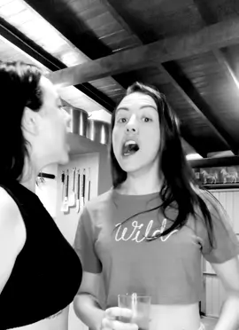 Quando a competição de arrotos da errado 😂😂😂😂  #burpgirls @Débora Scheidemantel  Comentem aqui se querem mais competições de arrotos ✅ 