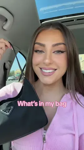 Everything I carry in my purse everywhere I go #whatsinmybag 