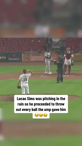 🤣🤣🤣 #MLB #baseball #rain #pitch #funny 