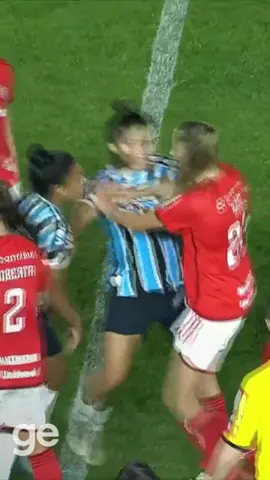 É Gre-Nal, amigo! No Brasileirão Feminino, o clima esquentou entre as guras de Grêmio e Inter #Grêmio #Inter #rivalidade #clássico #esquentou #ge #futebolfeminino #tiktokmefezassistir