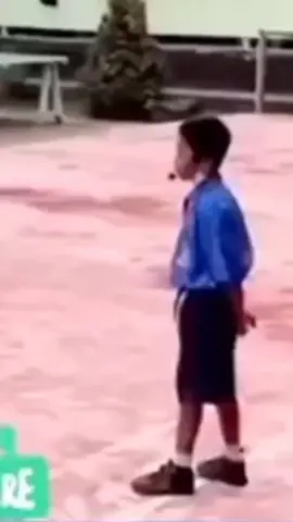 #Viral Adik ini sedang mengikuti lomba nyanyi di sekolah nya suaranya bagus banget saat menyanyikan lagu 