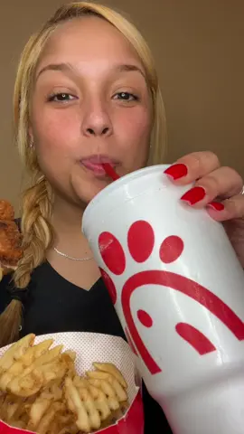 ASMR Chick-Fil-A #chickfila #eatingshow #eatwithme #hungrytiktok #eatingshowasmr #asmr #mukbang #fyp #crunchy #mukbangasmr #eating #asmreating #college #xyzbca #FoodTok #tiktokfood 
