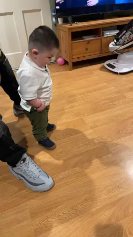 😂😂😂 he was fine lol nomas una lloradita y como si nada 😅  #babyfirststeps #1yearolldbaby #secayo #nobabieswereharmedinthemaking 
