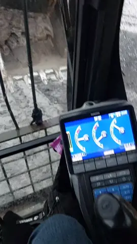 kesibukan pc 2oo ketika hujan dan tanggul sungai jebol #tambangbatubara #storytambang #komatsu #operator_excavator #kalimantan 