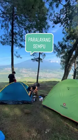 🔥SUNSETNYA BAGUS BGTT CUMA 2 JAM Dari SURABAYA ..VIDEO SUNSET DI AKHIRVIDEO YA 🔥❗️ Tag temen kamu yg mau camp disini… Namanya bukit Paralayang Sempu. Buat camping bisa bgt, area camp sangat luas. Masih asri bangettttt.. Ada tempat nongkrong juga full fasilitas lengkap ya WC Musolla dan penginapan.. Price  Htm parkir Motor : 5K Htm parkir Mobil : 10K Tiket camp : 25K/org Free Air Mineral) .  Video by aji.sa9 In frame : mardiantoro4443  📍Paralayang Sempu Purwodadi Jawa Timur  ======================= #wisatapasuruan #instagood #instadaily #instalike #likeforlikeback #like4likes #likeforlikealways #followforfollowback #followforfollowbackalwaysfast #pendaki #wisatajatim #wonderfuljatim #Hiking #pendakigunung_ #paralayangbatu #paralayang #malanghits #pasuruan #pasuruanhits