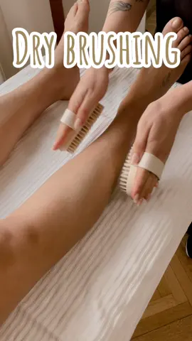 #drybrushing #esfoliante #cellulite #body #bodypositivity #beauty #estetista #esteticaavanzata #milano #beautycenter #skinsecretmilano #centroesteticomilano #centroesteticomilanoduomo #massaggio #massaggiocorpo #massage 