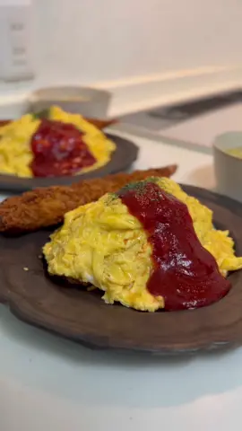 @りさ姉💄に返信 男の胃袋掴むのはオムライスでしょって話⤴︎@オムライスのプロ🥚EggToker さんのフライパンで作ってみました🍳#オムライス#胃袋はもらったぜレシピ#omurice