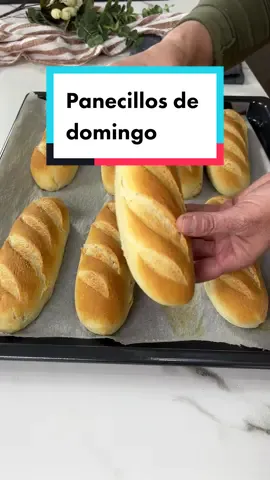 ¡NUNCA MAS TE QUEDES SIN PAN! Y menos en domingo  💥💥💥 MIRA esta receta de PANECILLOS DE DOMINGO, un pan muy fácil de hacer y que te soluciona un montón de imprevistos. ¡SÍGUEME Y NO TE PIERDAS MIS RECETAS FÁCILES ❤️! ¡GRACIAS! Receta de PANECILLOS DE DOMINGO: INGREDIENTES para 8 panecillos: 550 g de harina 200 ml de agua a temperatura ambiente 100 ml de leche a temperatura ambiente 20 g de levadura 8 g de sal 1 cucharada de azúcar (15 g) 20 g de mantequilla ELABORACIÓN: 1.	Mezcla la leche, el agua y la levadura desmenuzada, remueve hasta disolver. Incorpora el azúcar, la mantequilla, la sal y la harina. Amasa 5 minutos o hasta que esté lisa. Colócala en un bol con un poquito de aceite, tapa y deja reposar hasta que doble su volumen (de 1 a 2 horas, dependerá de la temperatura ambiente). 2.	Divide la masa en 8 porciones y forma una bolita con cada una. Estira cada bolita, enrolla, sella bien el borde y hazlo rodar para darle forma de barrita. Coloca sobre una bandeja de horno dejando el cierre por debajo, sobre papel de hornear sin que se toquen. Tapa de nuevo y deja reposar 30 minutos o hasta que vuelva a doblar el volumen.  3.	Hazles unos cortes y salpica con un poco de agua (esto es para que genere humedad dentro del horno). Hornea de 15 a 20 minutos en horno precalentado a 220º C - 428º F con calor arriba y abajo y sin aire. El tiempo es orientativo, deben quedar doraditos. NOTA: Puedes suprimir el azúcar, pero su función es obtener un bonito color dorado al hornear. Puedes usar harina integral, pero variarán los tiempos de levado. Si quieres hacer la receta vegana, sustituye la leche por leche vegeta o agua y la mantequilla por margarina u aceite de oliva. #pancasero #pan #annarecetasfaciles #panecillosdedomingo #AprendeEnTikTok #pan