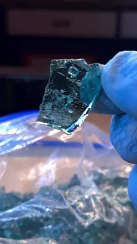 Blue Glass Candy aus Breaking Bad😎💎🍬 Rezept: 300g Zucker, 150ml Wasser, Eine Prise Zitronensäure oder 100g (heller) Sirup, Blaue Lebensmittelfarbe. #Foodie #cooking #essen #kochen #food #lecker #DIY #fyp #fürdich #viral #tasty #breakingbad #walterwhite 