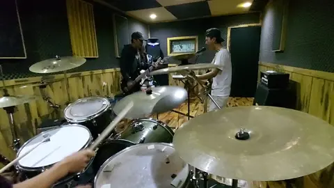 #saintofmylife🤍 #drumcam  #drumcover #jamming #jammingwithfriends #ngeband #fyp #sid 
