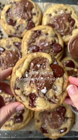 chocolate chip cookies, but make them with brown butter & toasty hazelnuts, and stuff them with a generous tablespoon of nutella. full recipe on my blog! #chocolatechipcookies #nutella #bakingrecipe #brownbutter #nutellacookies 