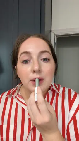 for my fellow anti lipstick girlies, this one is a must 🤌🏻 #golssier #lipstick #BeautyTok #makeupreview #makeupfave #glossiergenerationg #sheerlipstick #makeupfave #beautyfave #productreview #frenchbeauty #frenchgirlmakeup #frenchgirlaesthetic @Glossier 