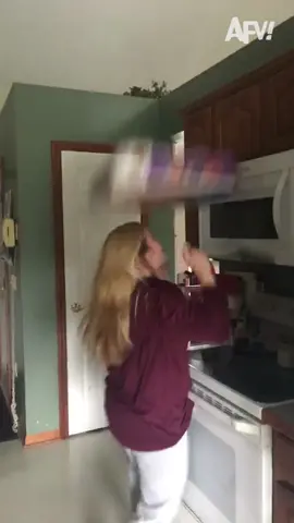 Frit-oh no! Snack attack! 🤪 #afv #fail #funnyvideos #chips #snacks #struggle 