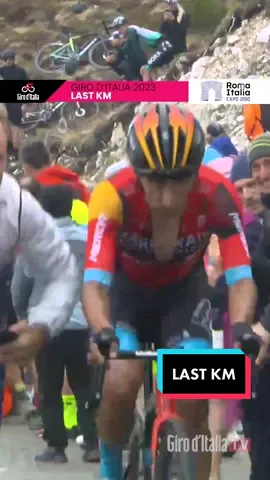 The last devastating kilometre of the Tre Cime di Lavaredo. The most demanding of all, the most beautiful of all 🔻 #giro #giroditalia #giroditalia2023 #lastkm #cycling #cyclingpassion 