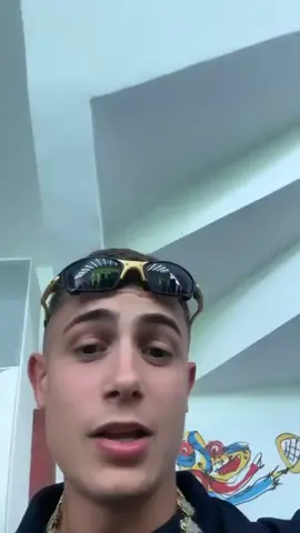 EU TO MORRENDO KKKKKKKKKKKKKKK #mchariel #engraçado #fyp #viral #foryoupage #paris #lacoste #story 
