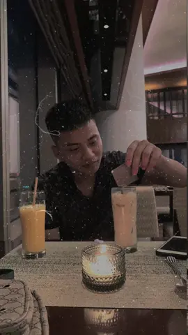 Hạt tiêu tuy bé mà cay , đồng tiền tuy mỏng mà thay lòng người  