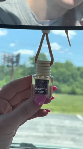 out with the old, in with the new ✨ it was time for a change and this getaway car freshie was the perfect option! #getawaycar #swiftie #carfreshies #carfreshener #fragrance #smellgood 