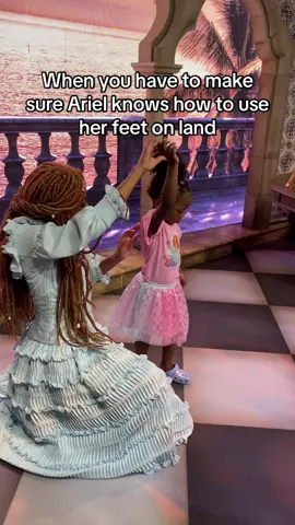 Vae was so concerned about Ariel being able to use her feet 😩 she thought she should teach her some dance moves 🫶🏽 I still cant believe we get to meet a little mermaid based off @halle 🤩🧜🏽‍♀️ I love this for us!!! 🫧  #brownbabiesindisney #BlackGirlMagic  #liveactionariel #thelittlemermaid #HalleBailey #FYP 