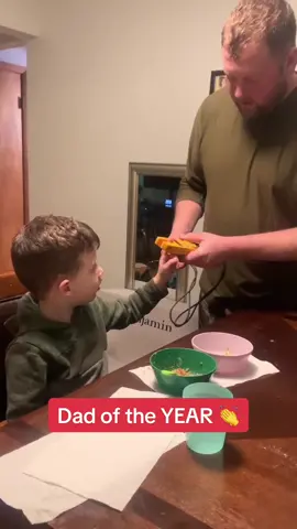 Eat ur veggies 🤞 #dadoftheyear #parentinghack #shoutoutot (via bbueller5/IG)