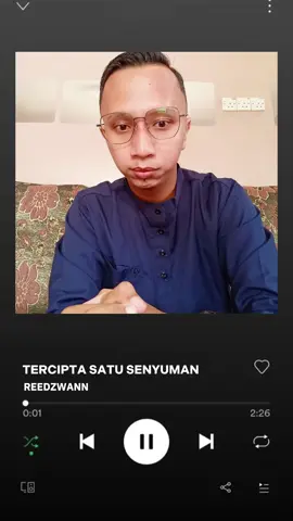 dulu kita pernah bersama  sekarang ini kita jadi seorang kawan 