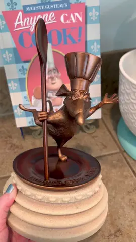 I ordered this amazing Disneyland Paris Ratatouille fountain figurine from a seller on eBay #ratatouille #tinychef #disneylandparis #disneyland #disney #disneyhouse #disneyhome #pixar