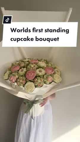 Woukd you prefer fresh flowers or edible cupcake flowers? 🧁 . #cupcake #bouquet#Love #gift #unique #create #cupcakes #cupcakebouquet #event #piping #bride #forher #cute #floral #flower ##