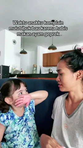 Makin ku hempaskan aromanya🤣🤣🤣 #fyp #fypシ゚viral #fypシ #fypindonesia #foryoupage #fypdongggggggg #komedi #videolucu #ibudananak #keluarga #anakbule #anakblasteran #ballet 
