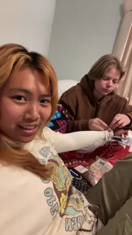 how old is she? obviously friendship bracelet making age