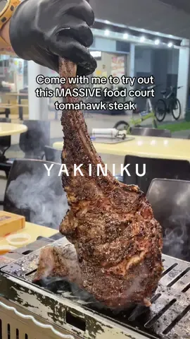 I usually stayaway from tomahawk steaks cos they get dry,  but since boss recommended it - we tried, and damn - it was good. How does a kopitiam serve this level if meat? #sg #sgfoodie 