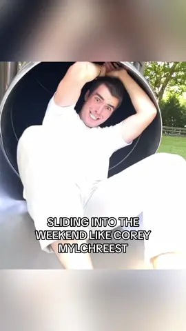 Freddie Dennis and Corey Mylchreest delivering us with some long weekend vibes from the set if Queen Charlotte👑😄 #queencharlotte #queencharlotteabridgertonstory #coreymylchreest #freddiedennis 