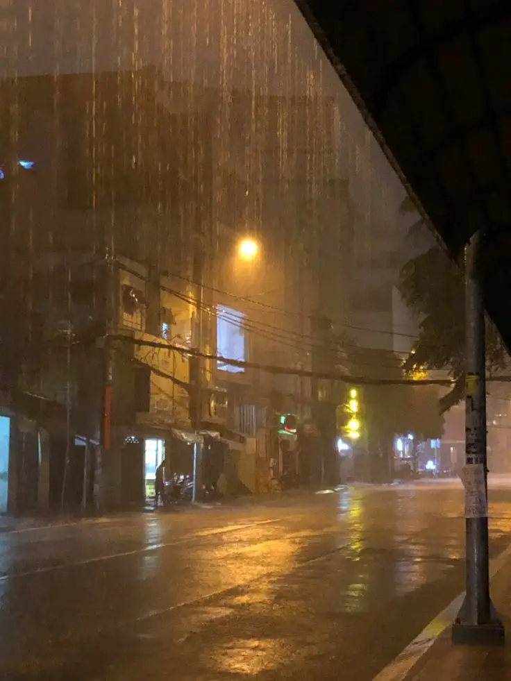 mưa to quá 🌧 #mộtchútbuồn #tamtrang #lofichill #mưa #pinterest #ảnh #xuhuongtiktok #fypシ 