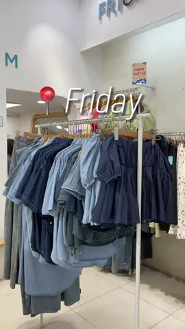 qua Friday shopping để trở về tuổi thơ thui nào #emsocday 