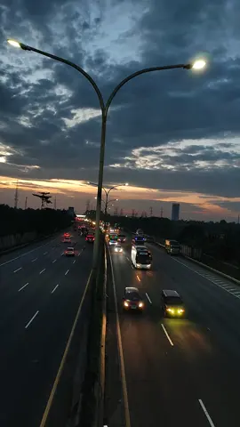 Tangkapan yang nyata. #videoperjalanan #aestheticvibes #aestheticvideo #sinematikaesthetic #pemandanganalam #storymalamhari #view 