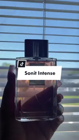 Love at first sniff  #perfume #perfumetiktok #perfumetok #perfumereview #fragrance #fragrancetiktok #fragrancetok #fragrancereview #nilafardunil #sonitintensedunilnafar #sonitintensedunilafar 