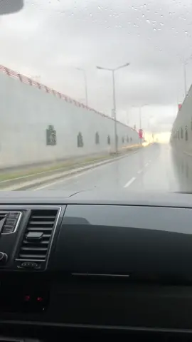 Yağmur . #yapmur #keşfet #keşfetteyizzz #beniönecikart #keşfetbeniöneçıkar #van #video #fypシ #fyp#araba #caravelle #hava #65 #erciş 