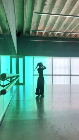 making my way over dc: @layaaaaa & @cam  • • • • • • #fypシ #dance #DancersOfTikTok #dancestudio #dance #DancerTikTok #shortdance #dancersoftiktok #easydance #learntiktokdances #fypage #learn #dances #blue #trinitylaban 