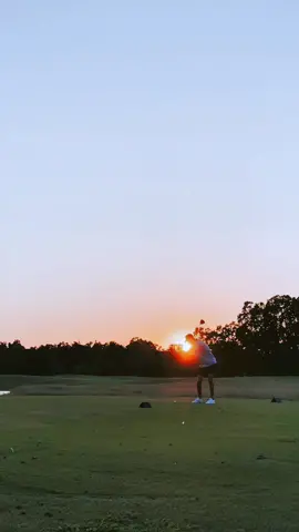 Sunset sends 🌅🏌🏼‍♂️ #golf #golfer #fyp #foryoupage #fy #golftok #golftiktok #golflife #golfislife #sunset #california #cobragolf 