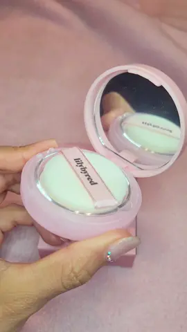¡De mis favoritos! 💖 Polvo compacto que permite sellar tu maquillaje, y/o matificar y suavizar la textura de tu piel en zonas grasas ✨️ #viral #fyp #parati #kbeautychile #cosmeticacoreana #kbeauty #chile #lilybyred 