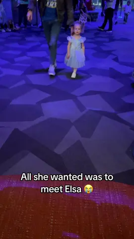 This made me sob. @Disney Parks #disneylandcalifornia #toddlersatdisney #disney #elsa
