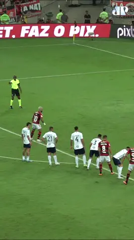 PERDEU! GABIGOL cobrou o pênalti na trave. No rebote ele balançou as redes, mas como a bola não bateu em ninguém, o gol foi anulado. #Futebol #tiktokesportes #sportsnews #Flamengo #Cruzeiro #Raposa #mengao #RubroNegro