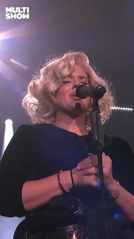 Lana perfeita cantando “Young and Beautiful” no #MITANoMultishow ❤️ #LanaDelReyNoMultishow